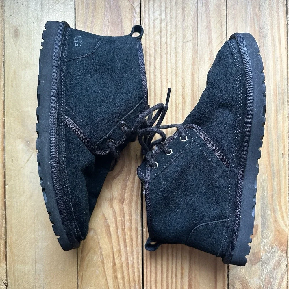 UGG Australia 3236 Chukka Neumel Men's Suede Boots Size 7 Black Shoe